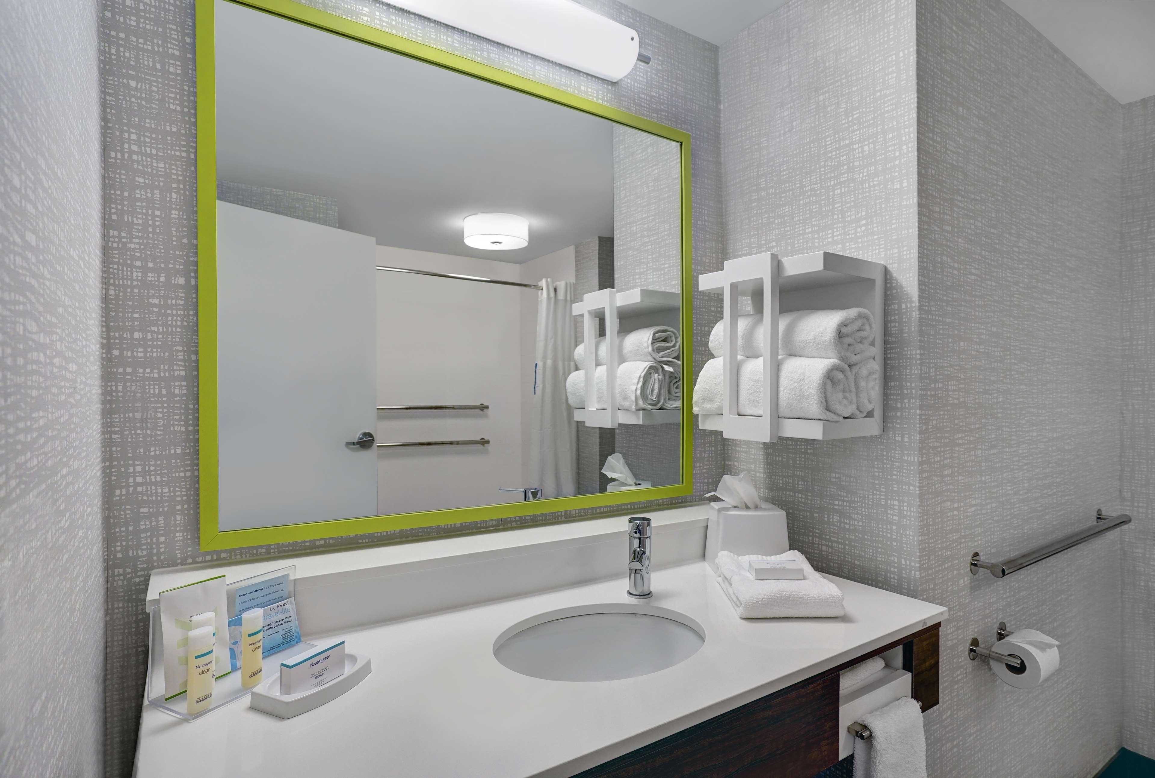 Hotel Hampton Utica